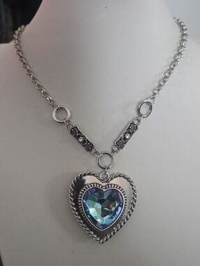 Paparazzi Heart Full Of Fabulous Blue Necklace NWT